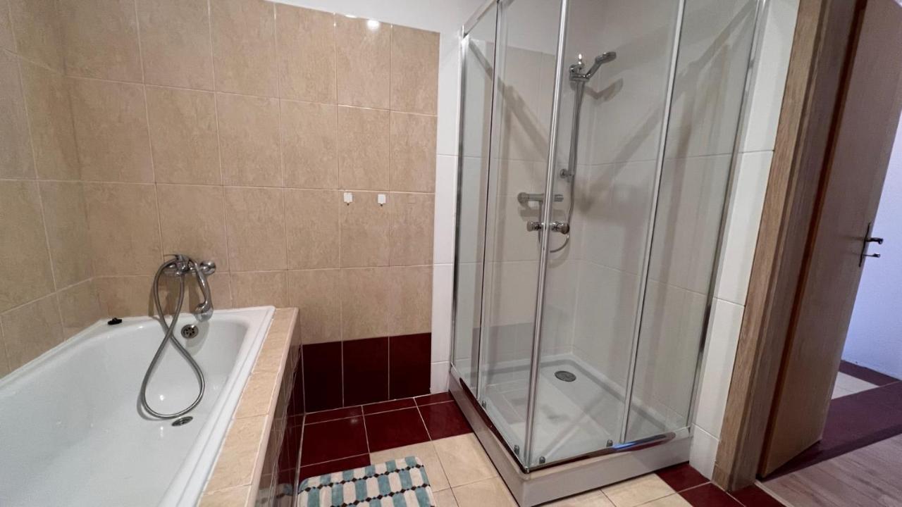 2 Room Apartment, Near Oc Galeria, Petrzalka Bratislava Exteriör bild