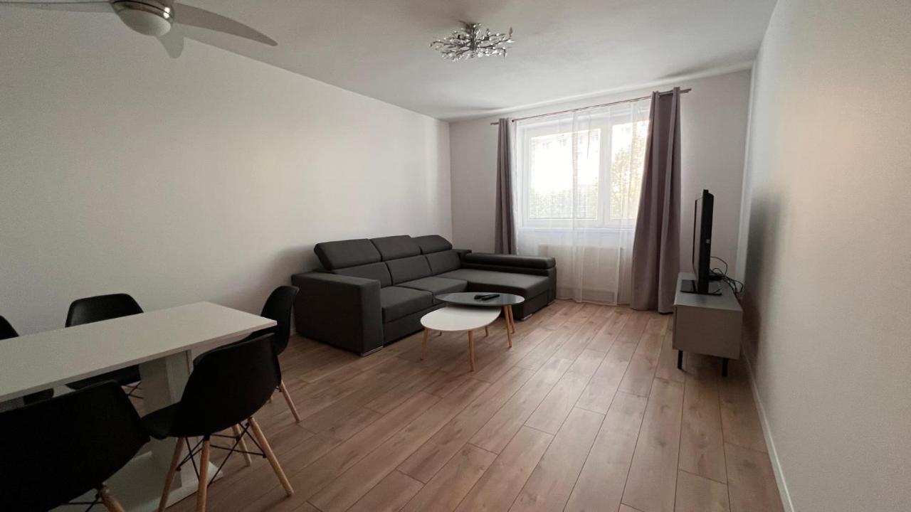 2 Room Apartment, Near Oc Galeria, Petrzalka Bratislava Exteriör bild