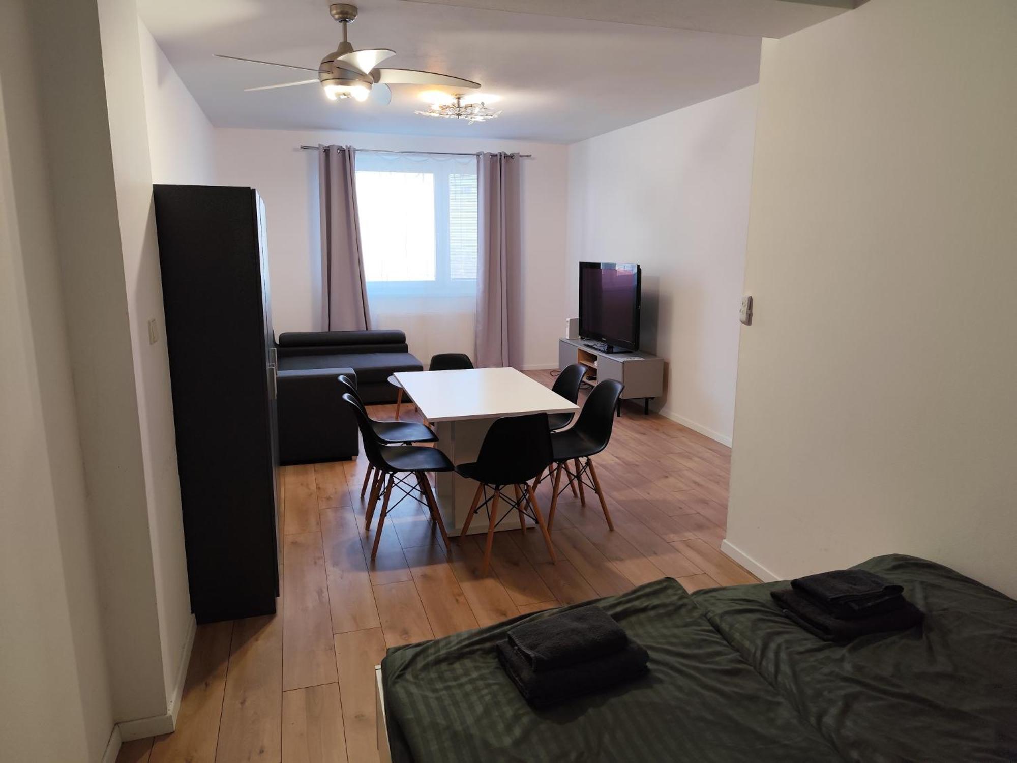 2 Room Apartment, Near Oc Galeria, Petrzalka Bratislava Exteriör bild